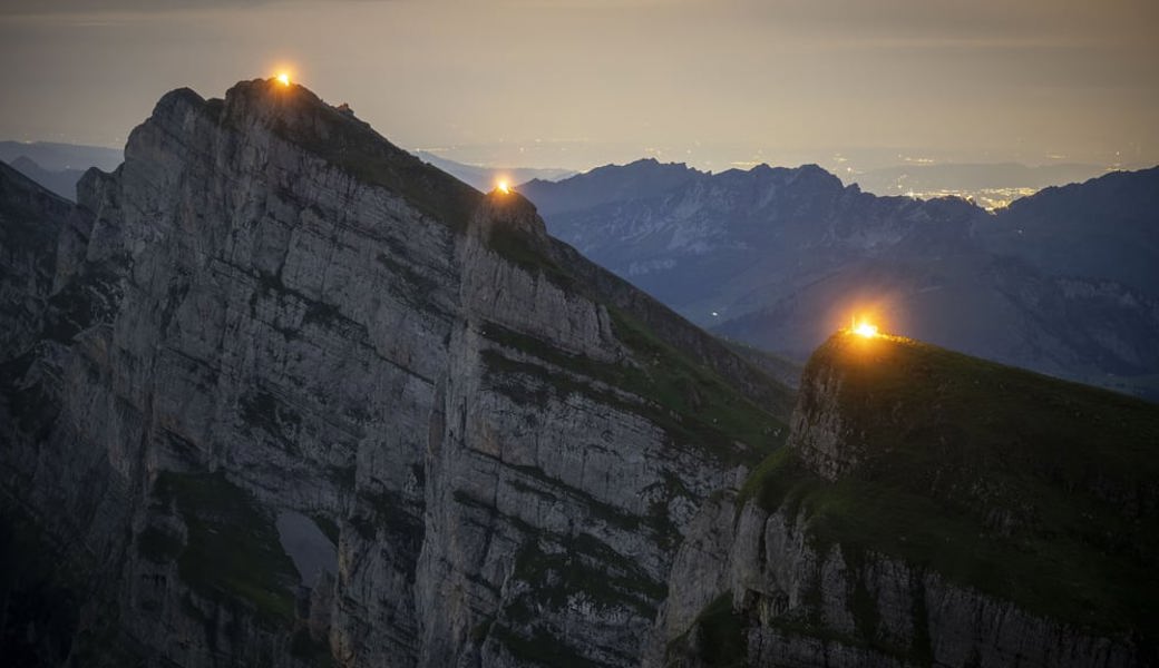 Flammen vom Rheintal bis an den Untersee: Wie Höhenfeuer einst vor Gefahren warnten Flammen vom Rheintal bis an den Untersee: Wie Höhenfeuer einst vor Gefahren warnten