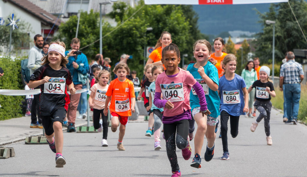  Voller Einsatz bei den Kids-Läufen am Gamperney-Berglauf. 