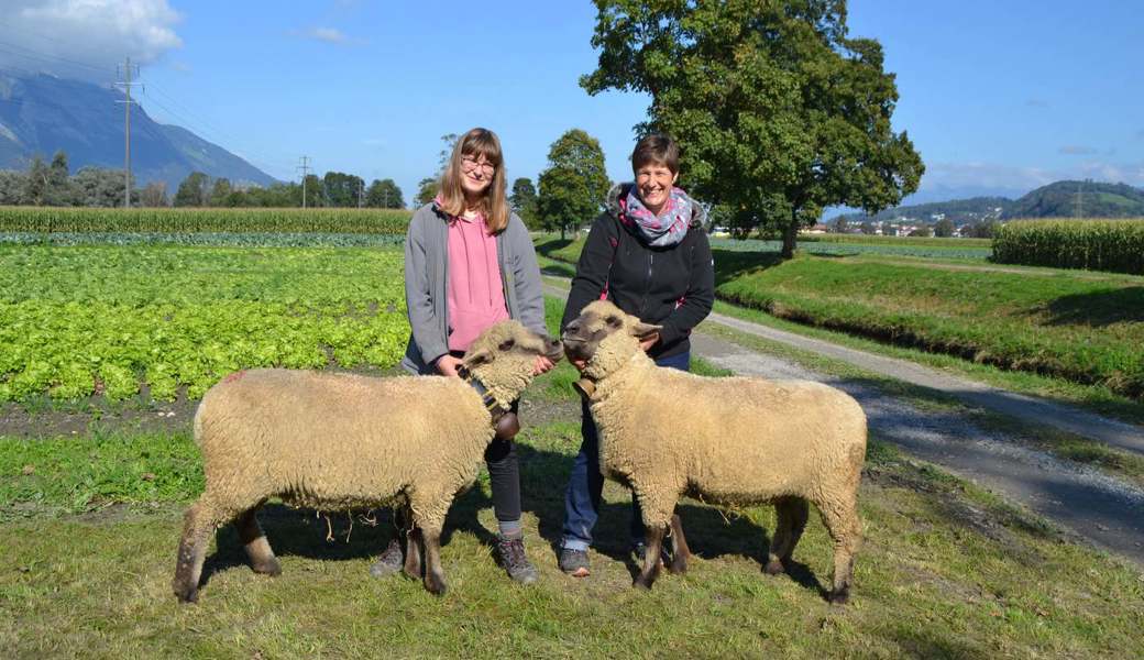 Siegerinnen beim Mutter-Tochter-Wettbewerb, Ofelia mit Jeaninne Eggenberger (Tochter, links) und Bettina Eggenberger mit Mutter Mägi. 