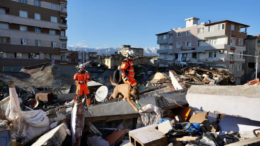  Mitarbeiter der Schweizer Rettungskette im Einsatz nach dem Erdbeben in der Türkei. 