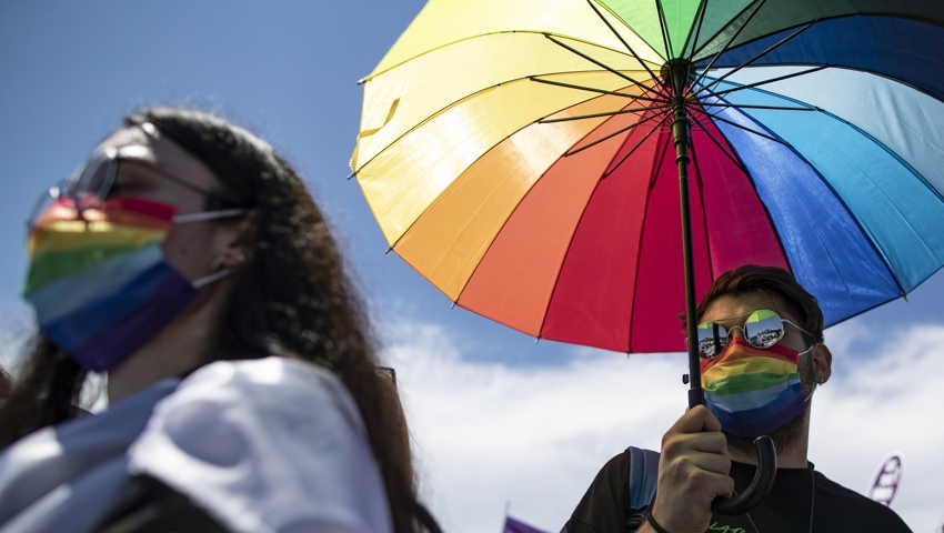  Die Community LGBTIAQ+ kämpf gesellschaftlich und politisch um Anerkennung. 