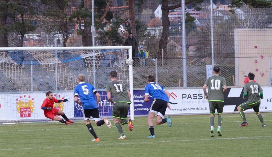 Die Ansicht täuscht: Cyrill Schlegel scheiterte mit seinem zweiten Penalty an der Querlatte. 