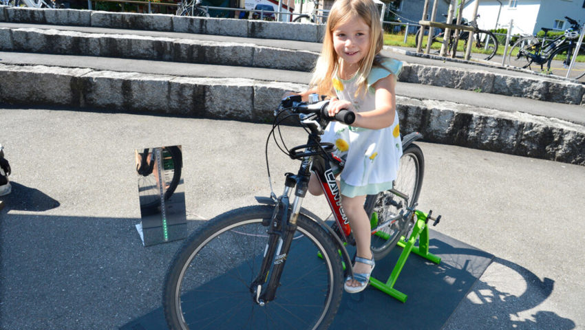  Mit Strampeln auf dem Fahrrad konnte Energie erzeugt werden.