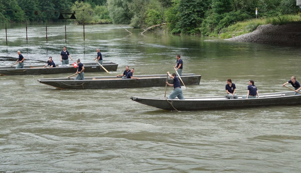  Die Sektion Buchs bei der Überfahrt in Linie. 