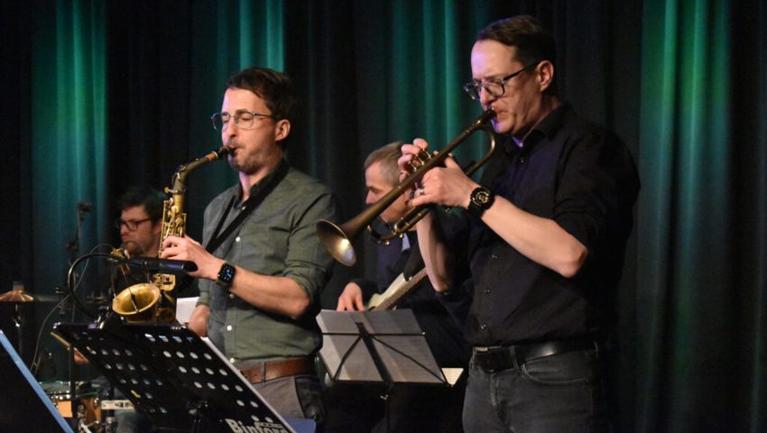  In Sachen Jazz begeisterten Philipp Büchel am Saxofon und Armin Hoop an der Trompete und am Flügelhorn. 