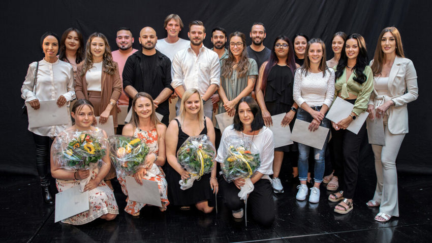  Diese Gruppe hat die Ausbildung Handelsdiplom BZB erfolgreich abgeschlossen. 