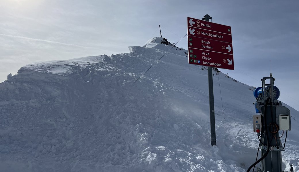 12-Jährige teilweise von Schneemassen verschüttet,  13-Jähriger verletzt