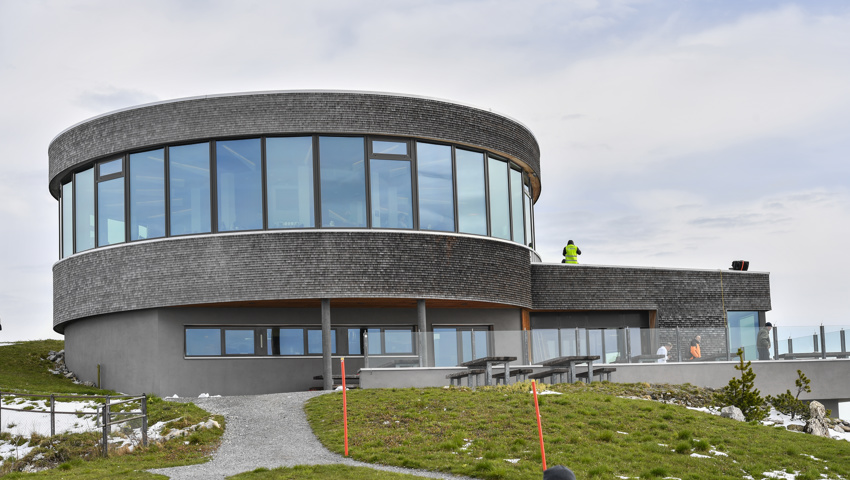 Bei der Bergstation des Hohen Kasten befindet sich ein Drehrestaurant.