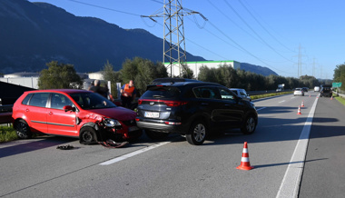 Langer Stau nach zwei Kollisionen mit sechs Fahrzeugen