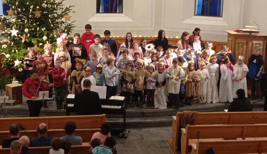 Die Kinder sorgten für einen gelungenen Auftakt in das Weihnachtsfest in der Gemeinde Wartau.