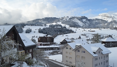 Blick über die Acker-Brandruine zum Gamserrugg.