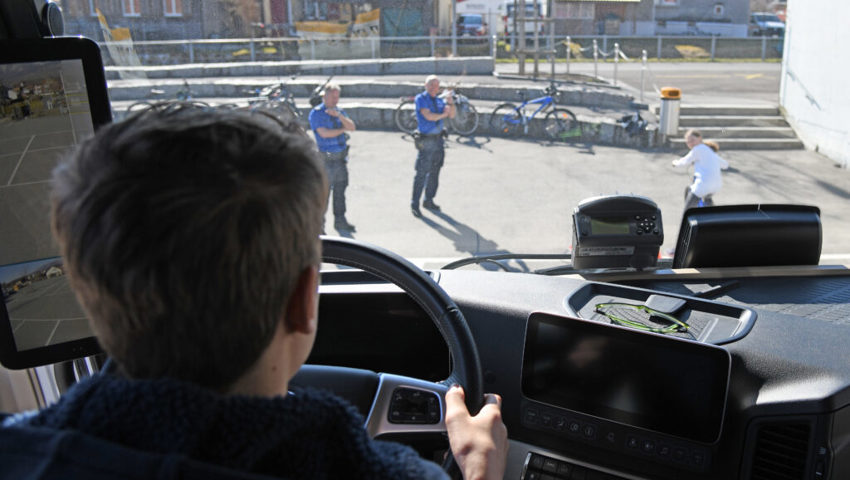  Perspektivenwechsel: Die Schülerinnen und Schüler nahmen den Platz des Chauffeurs ein. 