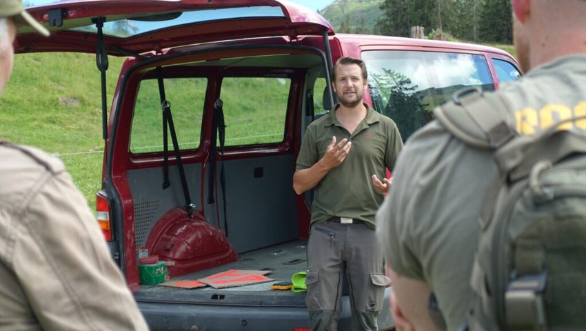  Silvan Eugster, Wildhüter Ausserrhoden, erklärte den Jagdleitern sehr komplexe Thema. 