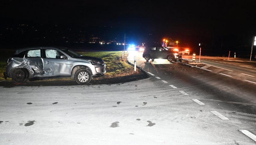 Am Unfall beteiligt waren ein 80-jähriger Mann sowie eine 40-jährige Frau mit ihrem zweijährigen Kleinkind.