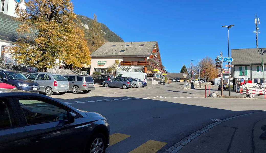 Aus den Einlenkern der Schönenbodenstrasse und der Dörflistrasse soll noch einer werden, die Ausfahrt der Parkplätze wird ebenfalls neu organisiert. 