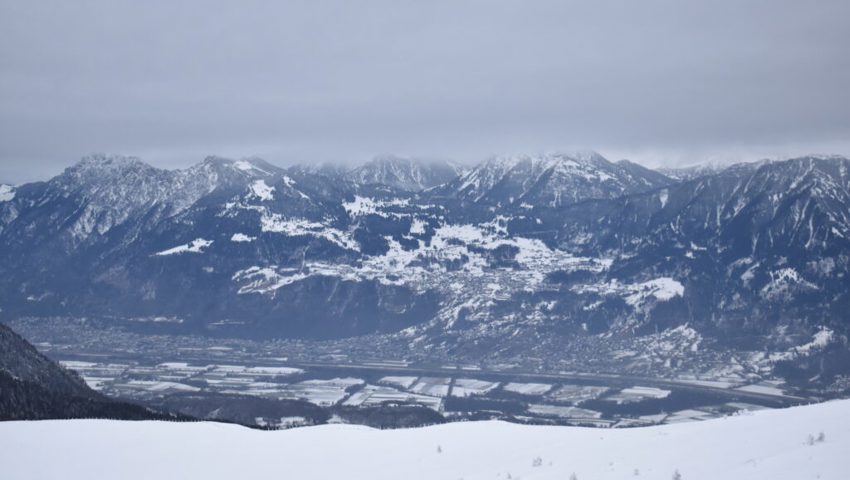  Mystische Aussicht ins Rheintal und auf das liechtensteinische Triesenberg. 