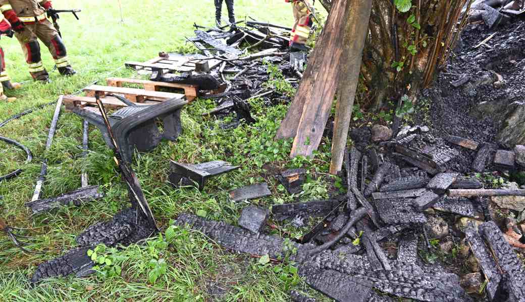 Vom Feuer zerstört: Baumhütte in Sennwald.