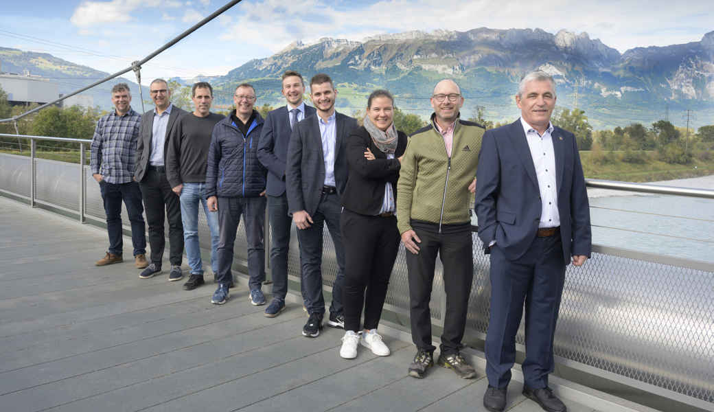 Die Kandidierenden der FDP (von links): Andreas Schöb, Christian Lippuner, Michael Eberli, Thomas Toldo, Mike Marti, Nicolas Wenger, Stephanie Fassbind-Lippuner, Matthias Vetsch, Andy Bernold. 