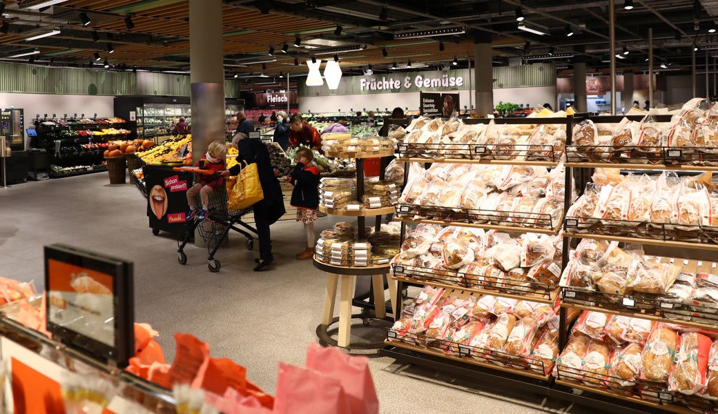 Alte Räumlichkeiten, dafür mehr Platz für das immense Sortiment: Die Modernisierung der Migros Buchs sorgt für ein grösseres Einkaufserlebnis.