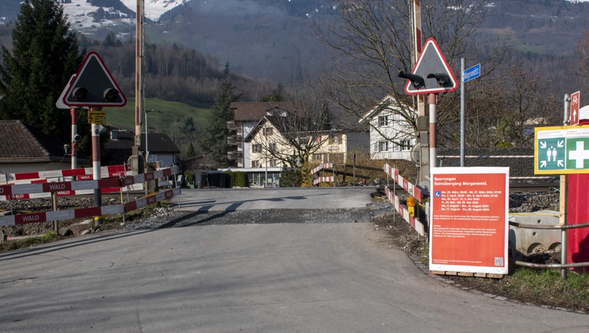 Am Übergang Morgenweid sind die Hinweistafeln bereits aufgestellt