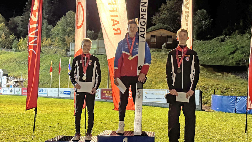 Ziel erreicht: Lars Künzle (Mitte) holt U16-Gold.