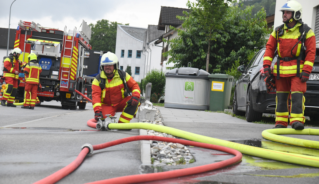 An der Hauptübung wurde auch ein Einsatz mit dem Tanklöschfahrzeug gezeigt.