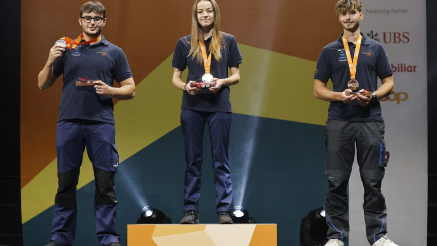  Goldmedaille: Die Buchserin Melanie Braun an der Siegerehrung. 