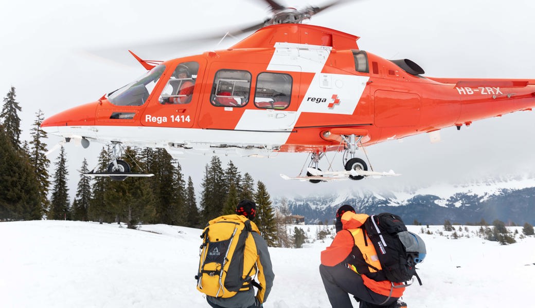 Nach Skiunfall mit einer Schwerverletzten sucht die Polizei einen Unbekannten