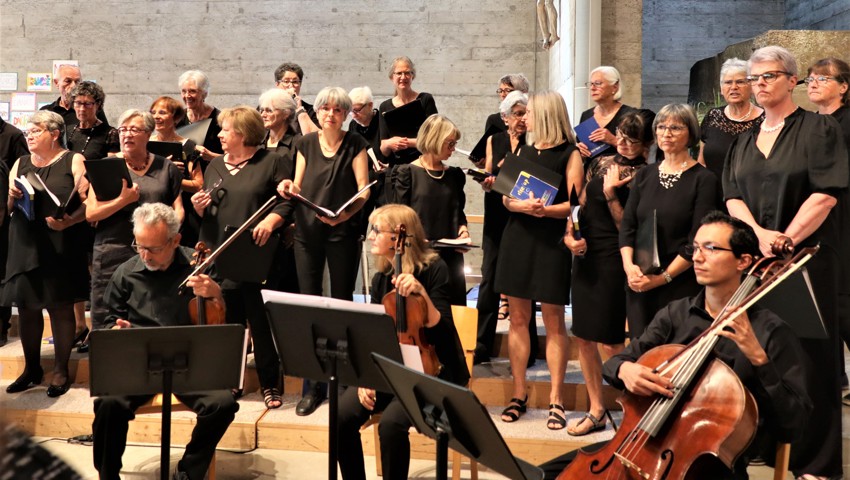 Der Kirchenchor, der Chor ConTigo und das Musikensemble verstärkten die festliche Stimmung.