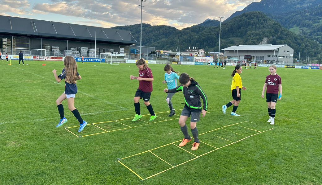 Die Koordinationsleiter gehört zum Training dazu.