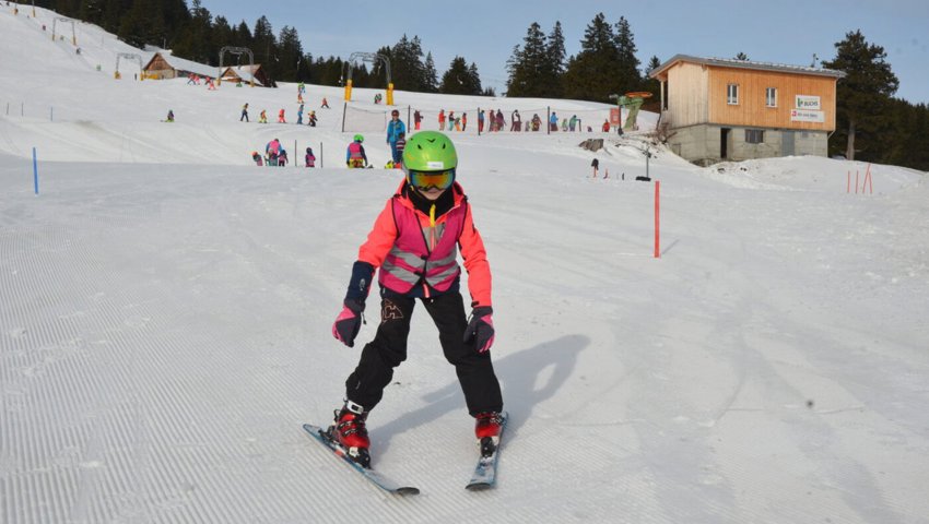  Der Schnee fehlt: Der Skilift auf dem Buchserberg konnte in diesem Winter noch nicht in Betrieb genommen werden. 