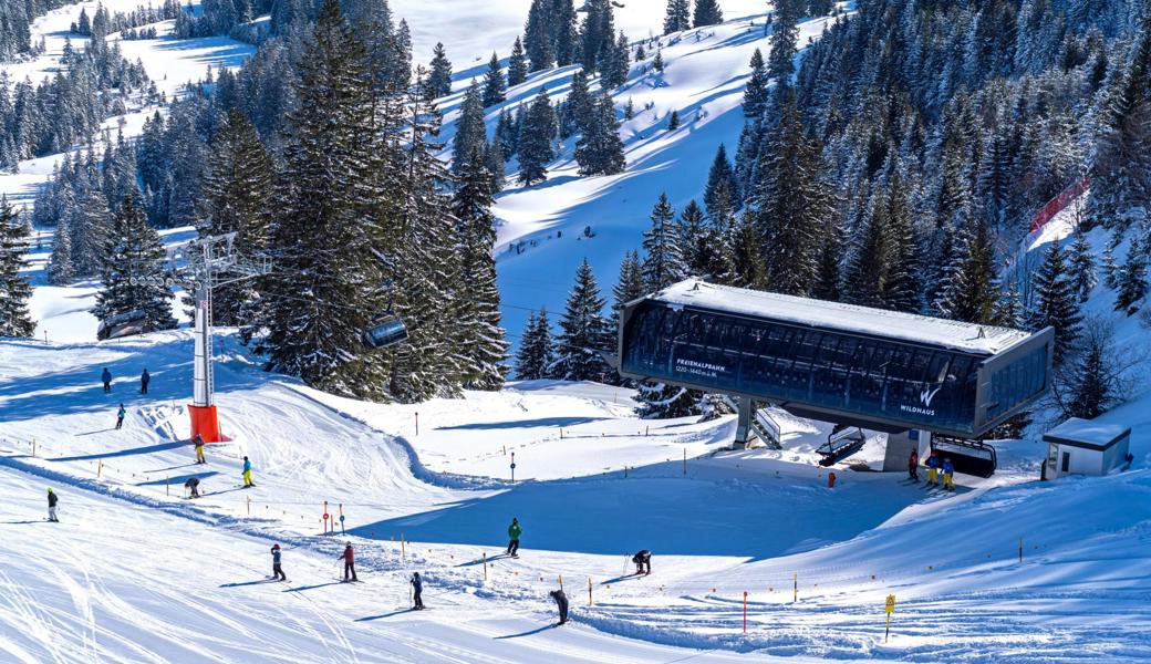 Die Bergstation auf der Freienalp liesse sich nun personalfrei betreiben, der Sessellift jedoch nicht.