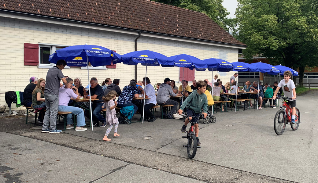 Genuss und Geselligkeit beim Familienfrühstück des Einwohnervereins