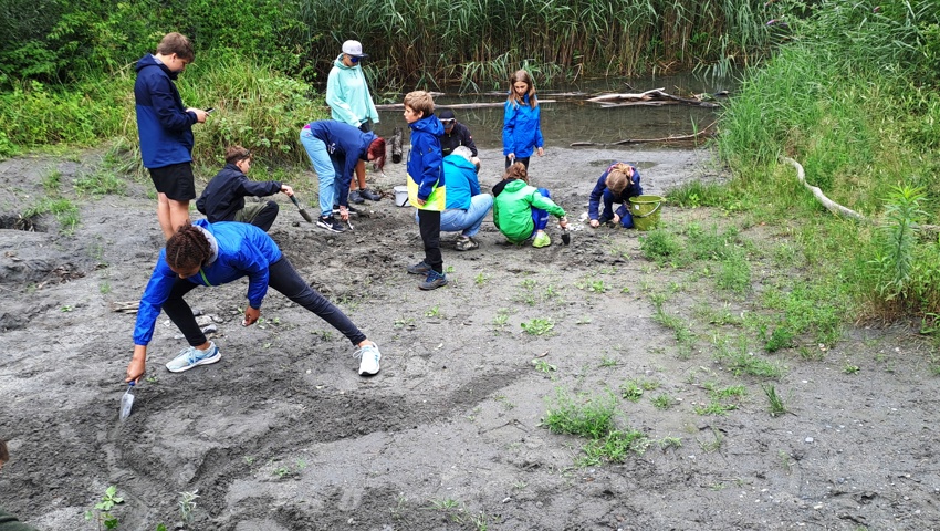 Die Kinder und Jugendlichen konnten selbst einen Fluss «bauen».