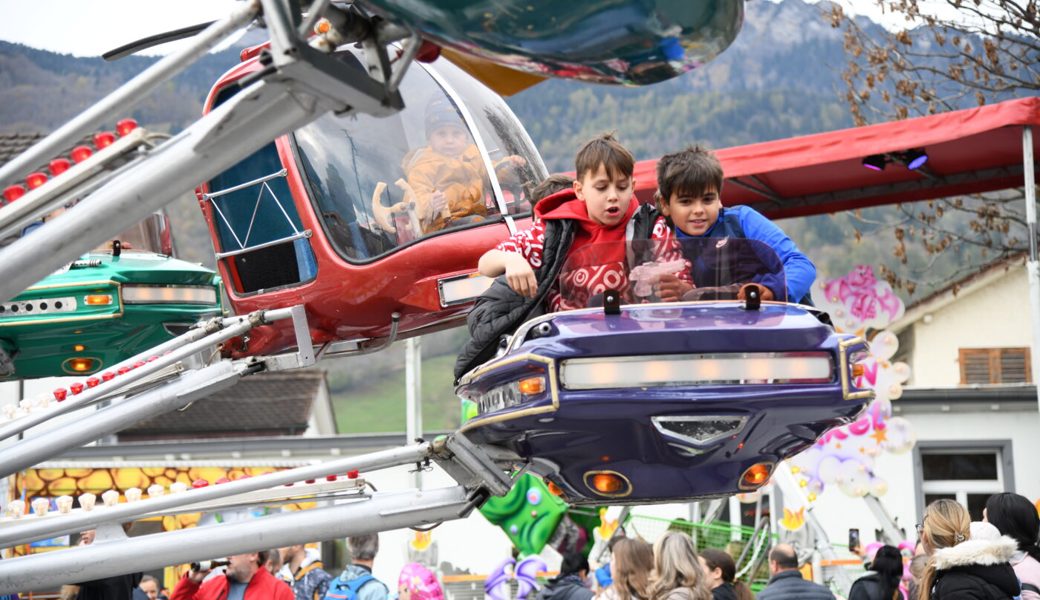  Grossen Andrang gab es beim Kinderflieger. Bilder: Corinne Hanselmann