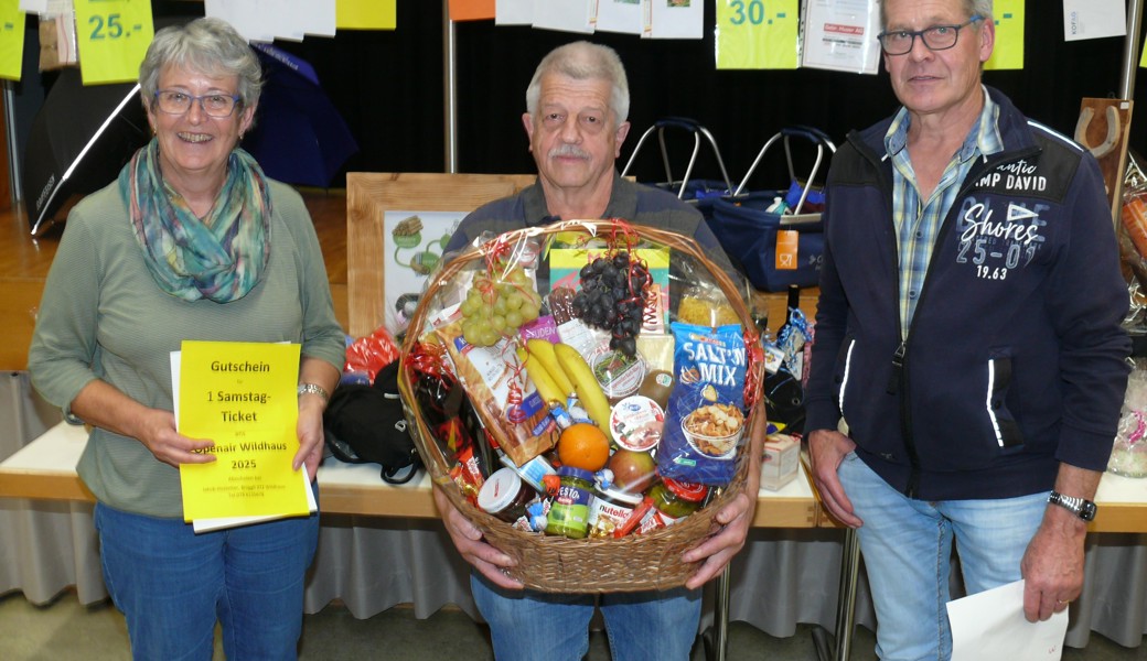 Das Jasspodest: Bernadette Bolt (2.), Edy Fässler (1.) und Franz Müller (3.) 