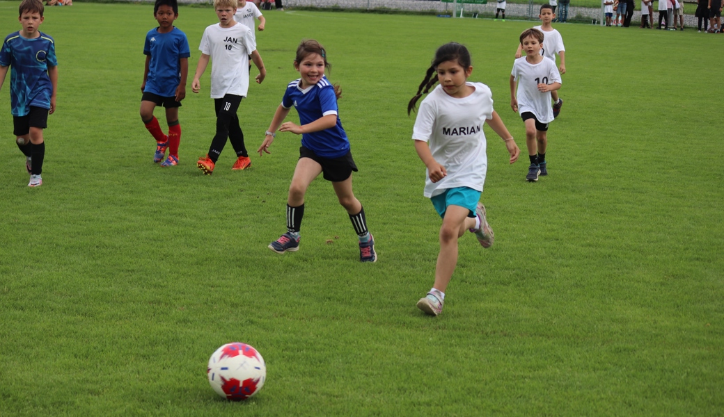 Stürmisches 48. Dorfturnier: Immerhin die jüngsten Teilnehmenden kamen in den Genuss des Fussballspielens.