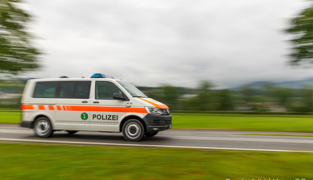  Die Zivilstreife wurde auf den Fahrer wegen eines fehlenden Kennzeichens aufmerksam. Symbolbild: Kapo SG