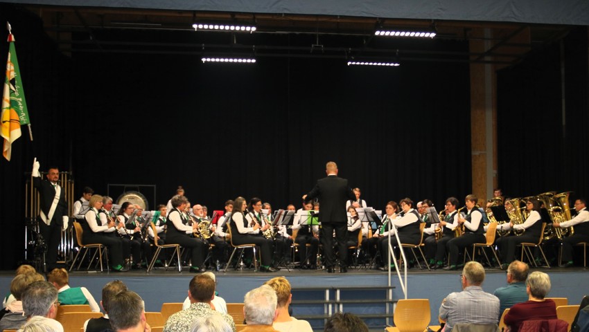 Das Auf­gabenstück «Fanfare on The Rocks» von Armin Kofler forderte von jedem einzelnen Musikanten des Musikvereins Buchs-Räfis höchste Konzentration.