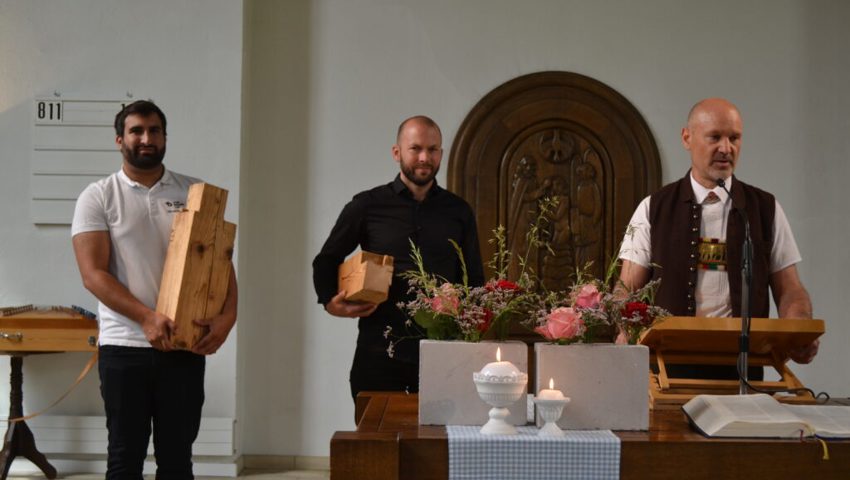  Bauführer Samuel Ögmen, Architekt Michael Fenk und Baukommissionspräsident Heinz Feuer (von links). 