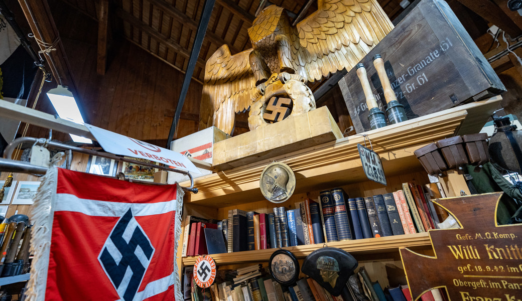 Gegen den Verkauf von Nazi- Gegenständen regt sich Widerstand. 