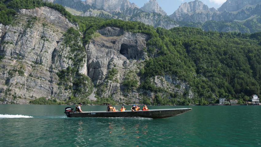 Mit Motorenkraft auf dem Walensee.