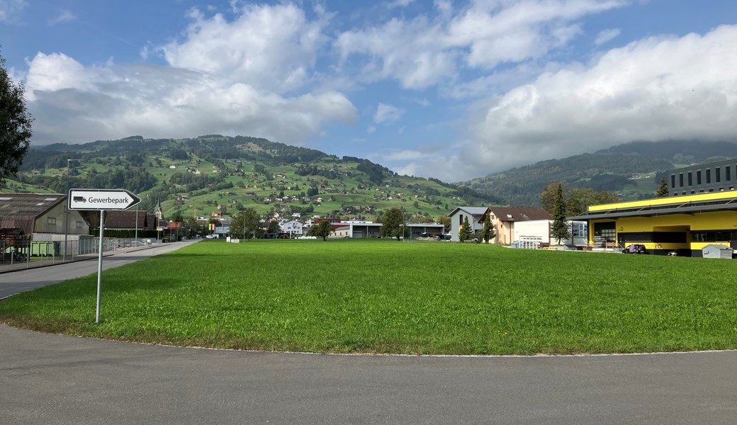 Die A. Gantenbein Holzbau AG möchte ihren Betrieb aus dem Dorfzentrum ins Gewerbegebiet verlegen.