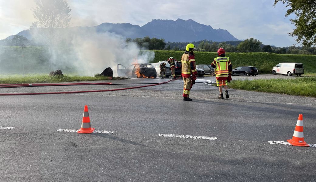 Am Auto entstand Totalschaden.