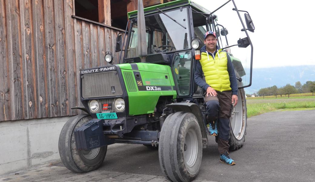 Niklaus (33) ist auf der Suche nach der grossen Liebe und hofft, sie durch «Bauer, ledig, sucht» auf 3+ zu finden. Der gepflegte Deutz-Traktor ist gleich alt wie er und sein ganzer Stolz. 