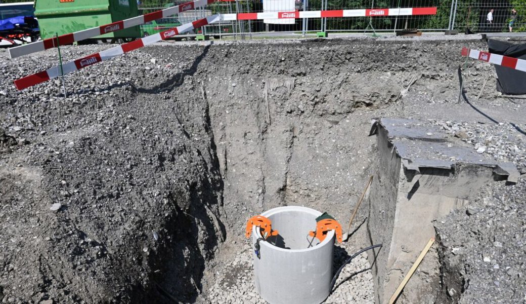  Der Arbeiter stürzte 2,5 Meter in die Tiefe. 