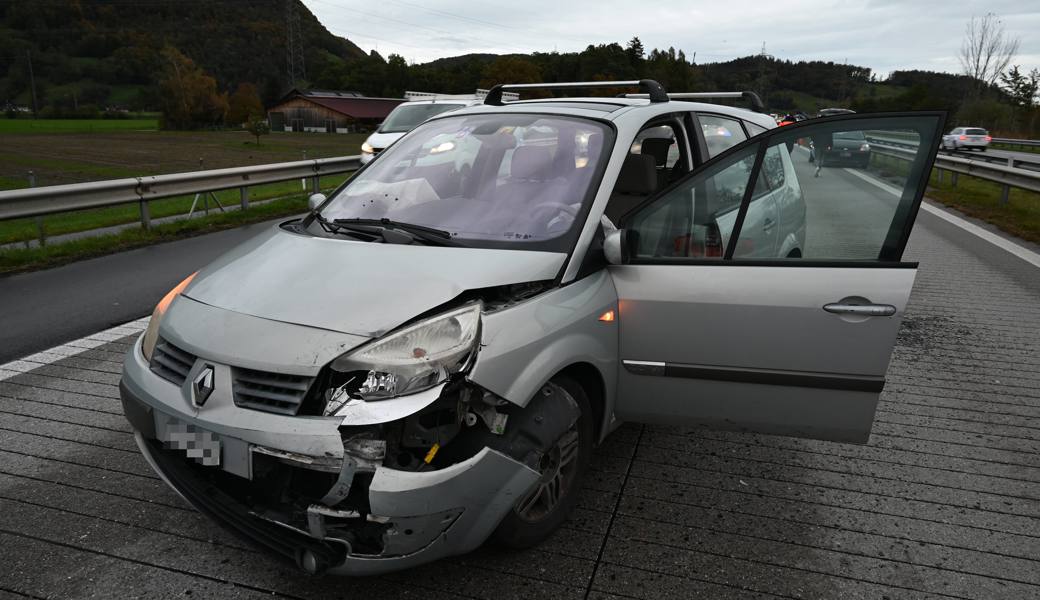 Grosser Schaden: Kollision im Morgenverkehr auf der Autobahn in Rüthi. 