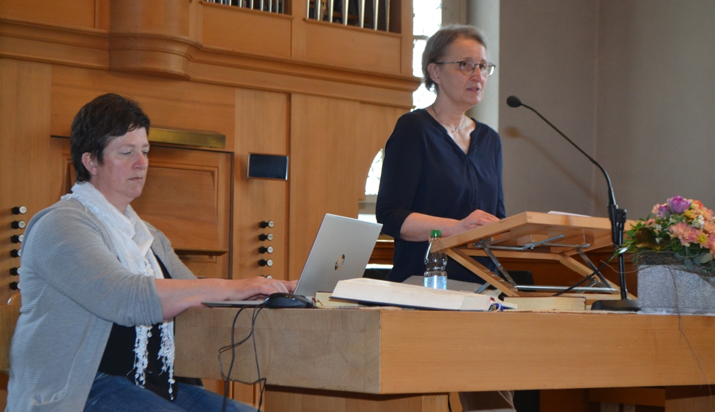 Heidi Huser-Schmid, Sekretärin evangelisch-reformierte Kirchgemeinde und Präsidentin Yvonne Brügger (von links).