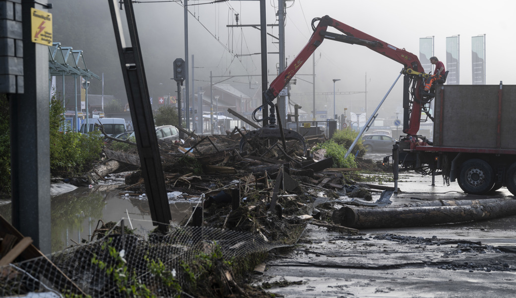 Beim Unwetter in Brienz wurde unter anderem die Bahnlinie beschädigt.