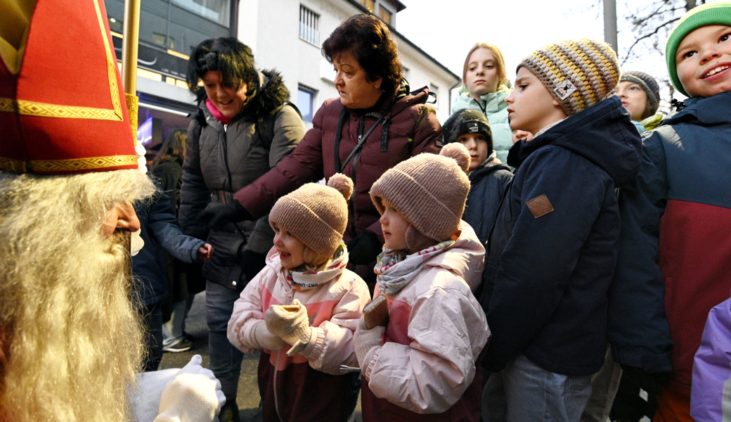 Biberli für brave Kinder: Grosser Chlauseinzug in der Bahnhofstrasse